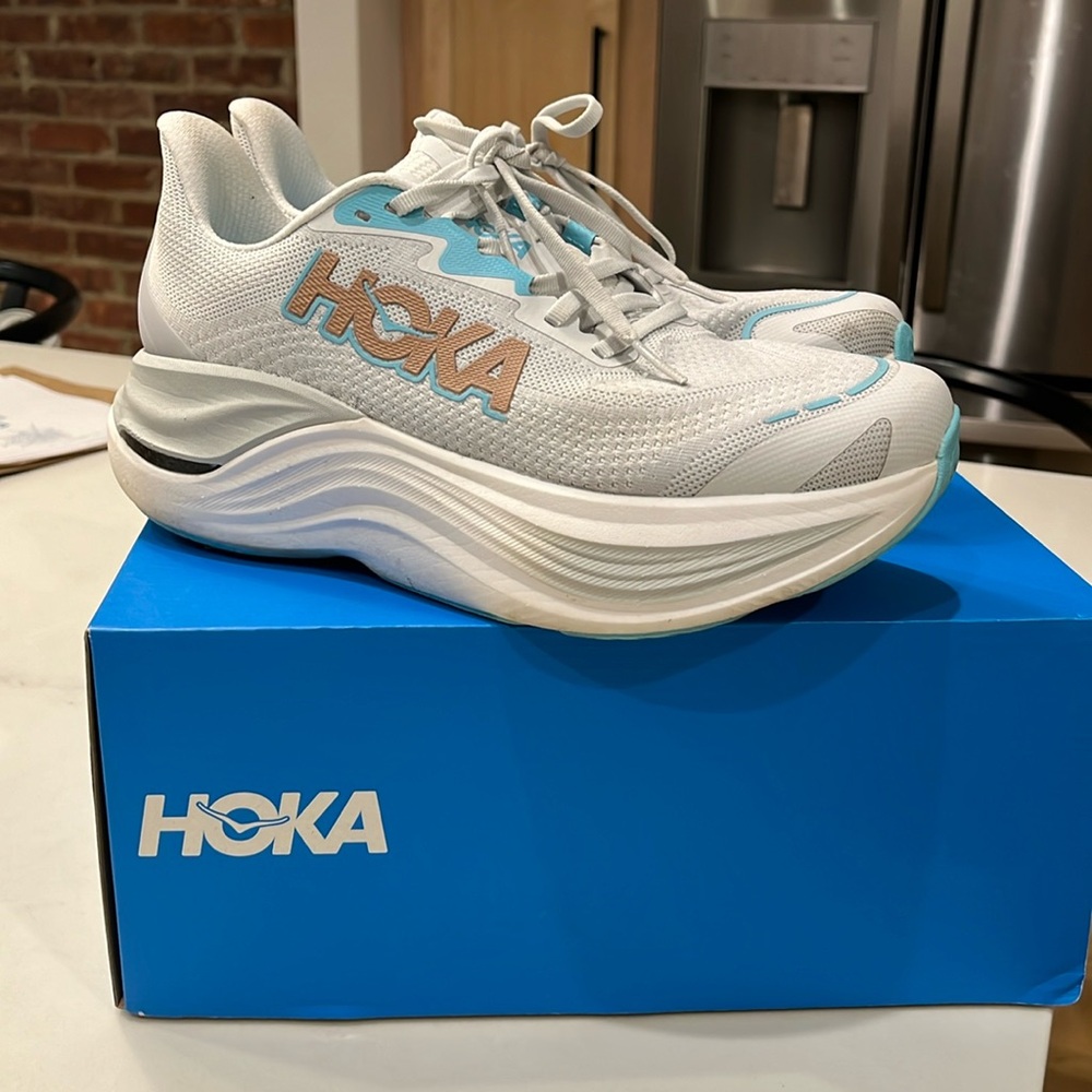 Hoka skyward 8.5 womens